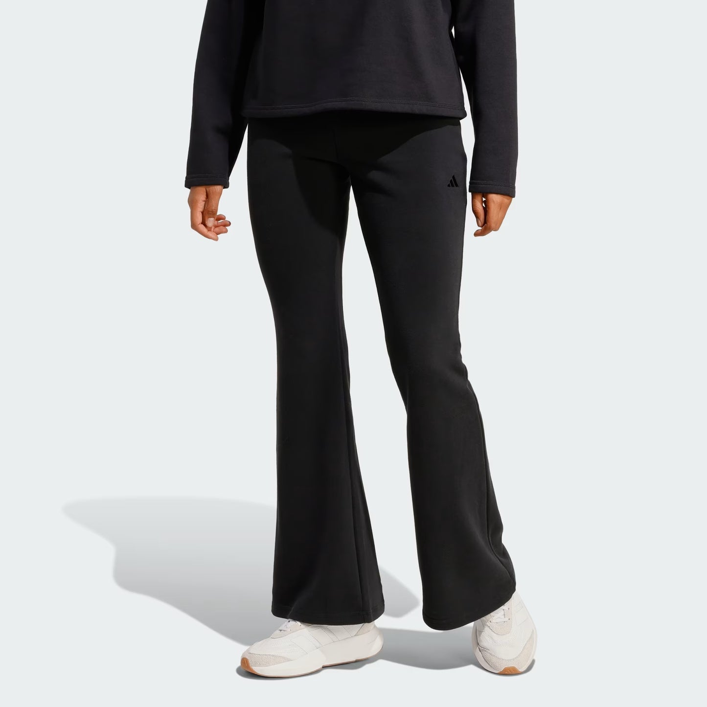 Pantaloni donna  Adidas Seasonal Essentials Svasati