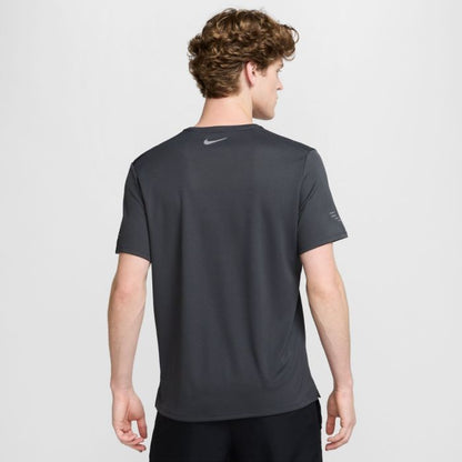 Maglia da corsa Nike a maniche corte Dri-FIT UV da uomo