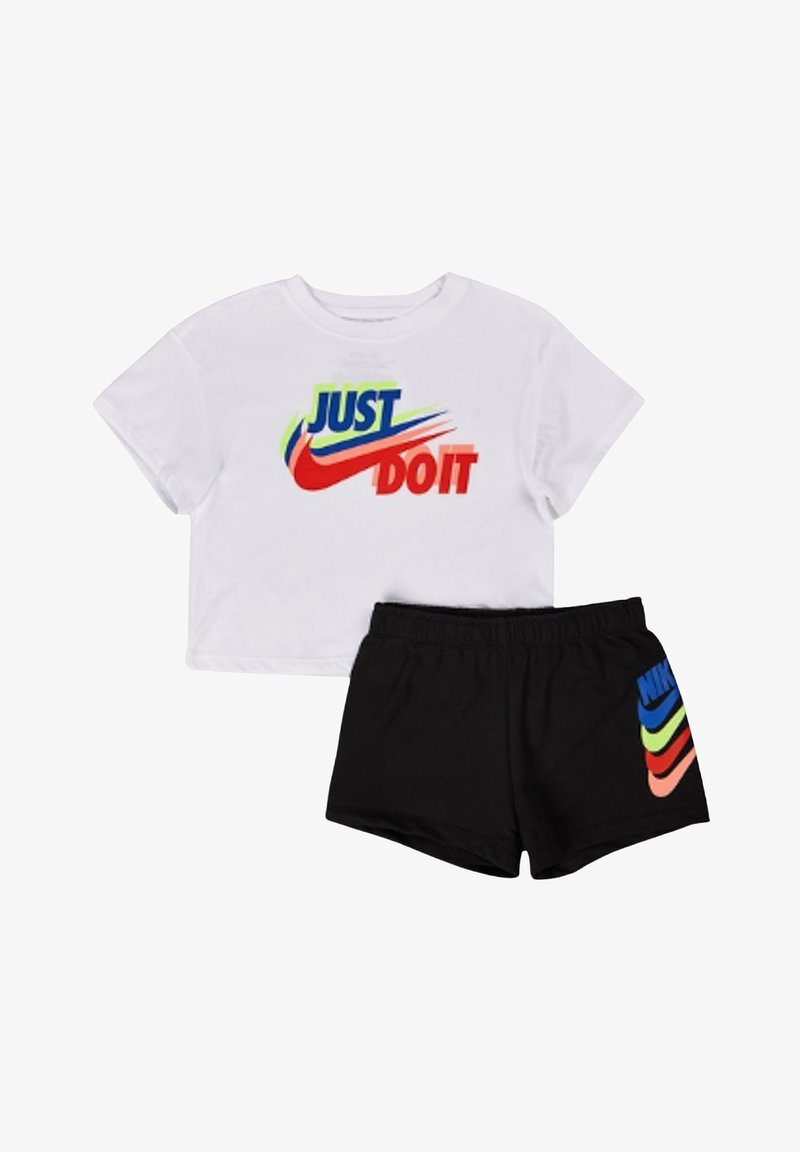 T-shirt+bermuda Nike bambina