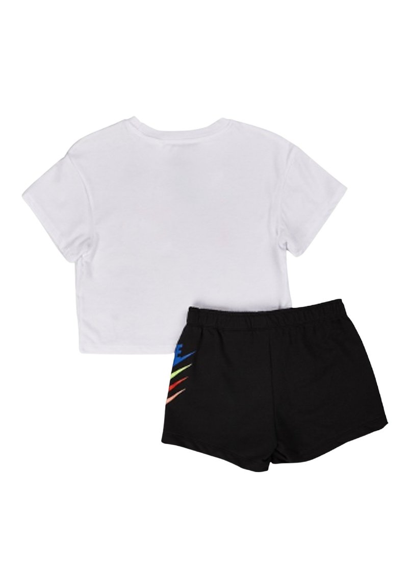 T-shirt+bermuda Nike bambina